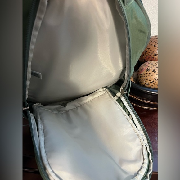 The North Face Women’s Borealis Commuter Laptop Backpack - Picture 3 of 7